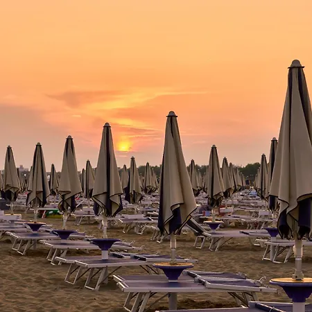 Relax With Your Family By The Pool - Beahost Μπιμπιόνε